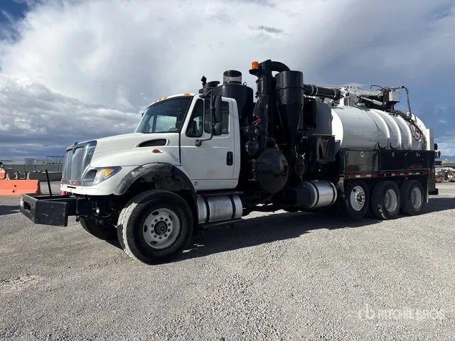 Vactor 2112HXX-PD on 2007 International 7600 8x4 Vacuum Excavator Truck