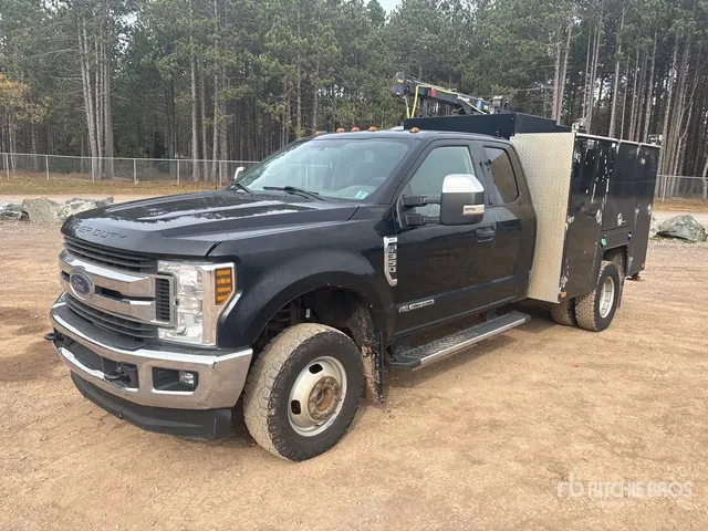 2018 Ford F-350 XLT 4x4 Extended Cab Service Truck