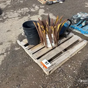 Quantity of (32) Crop Lifters