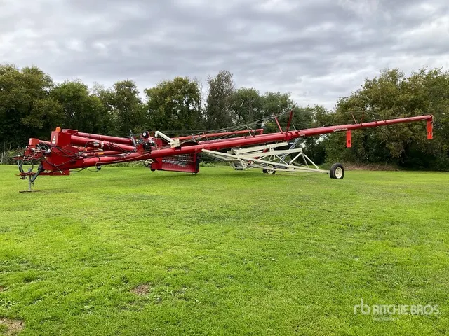 Buhler Farm King 1070 10 in x 70 ft Swing Grain Auger
