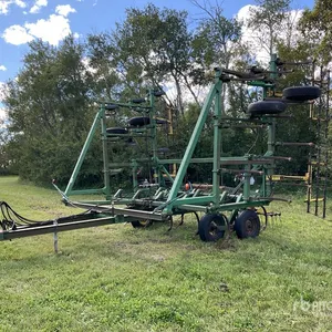 John Deere 1610 35 ft Cultivator