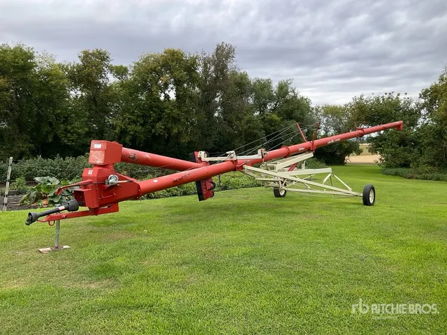 2002 Buhler Farm King 1060 10 in x 60 ft Swing Grain Auger