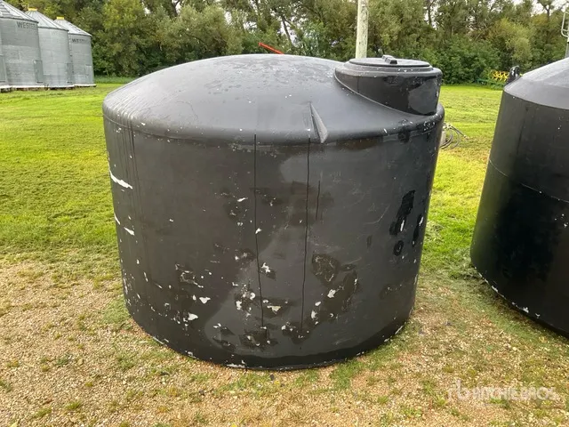 1250 gal Poly Water Tank