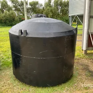 1400 gal Poly Water Tank