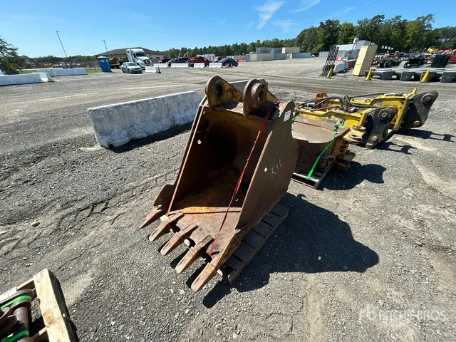 38 in Digging Excavator Bucket