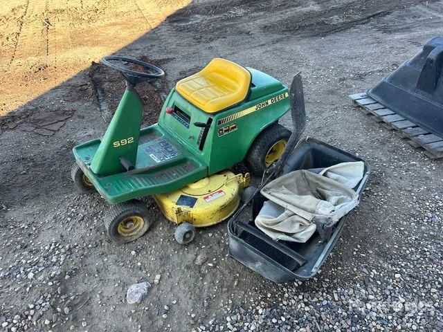 John Deere S92 Ride-On Lawn Mower (Inoperable)