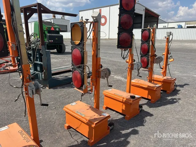 2019 OMJC Signal Inc. PUJR-S Traffic Light