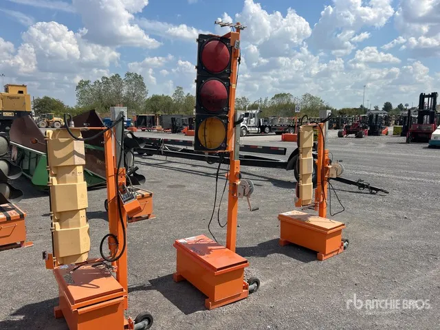 2019 OMJC Signal Inc. Traffic Light