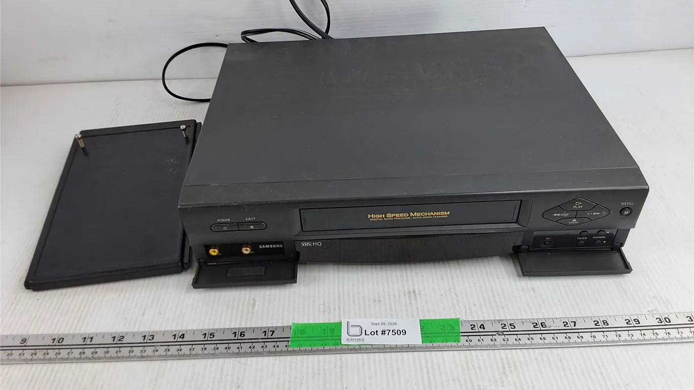 Samsung VHS Player - Powers On, As Is