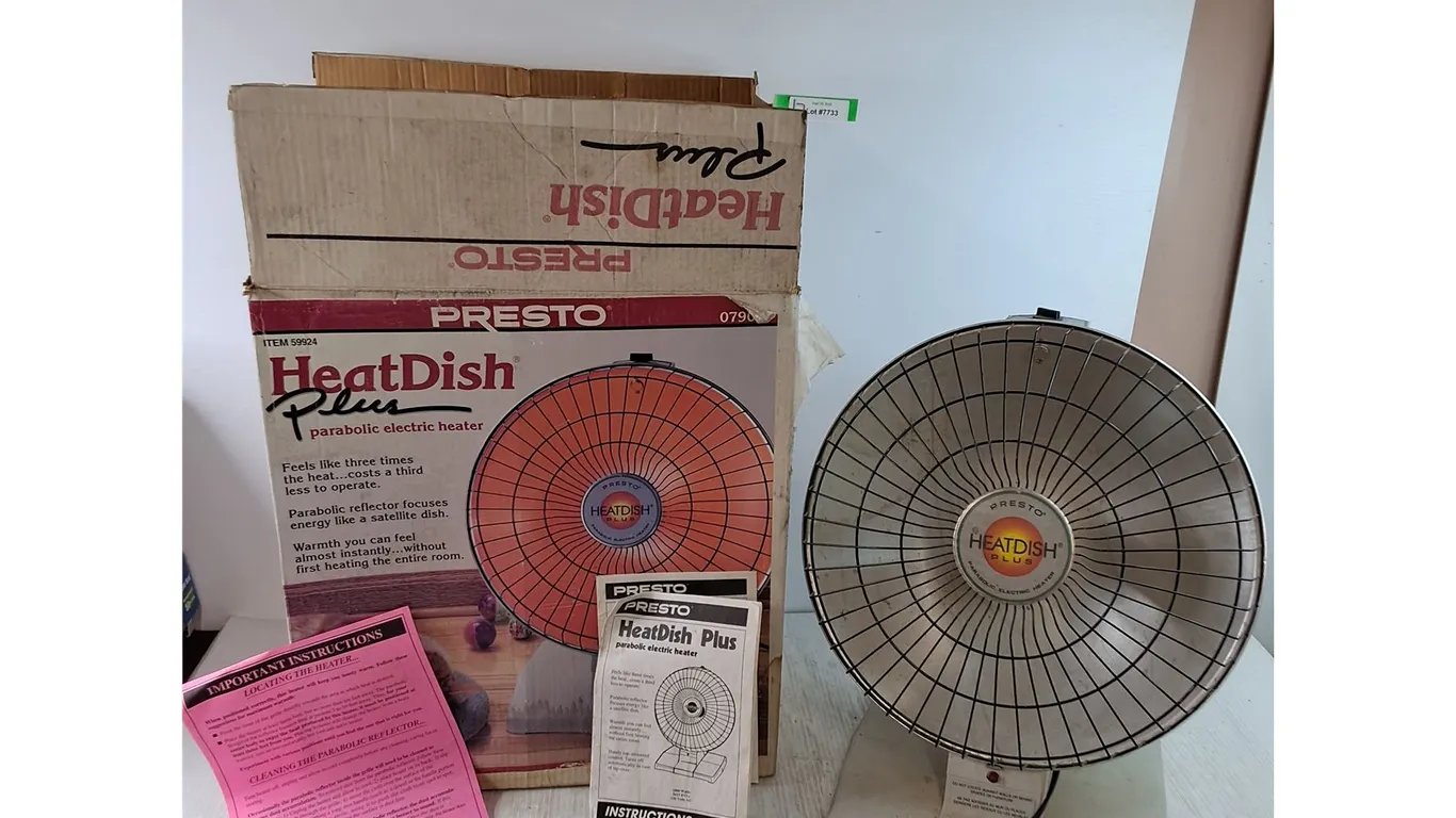 Presto Heat Dish Plus Electric Heater Powers On With Box and Instructions