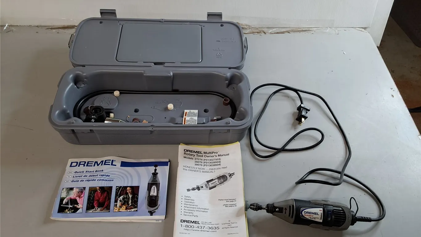 Dremel Rotary Tool- Powers On, Accessories and Case