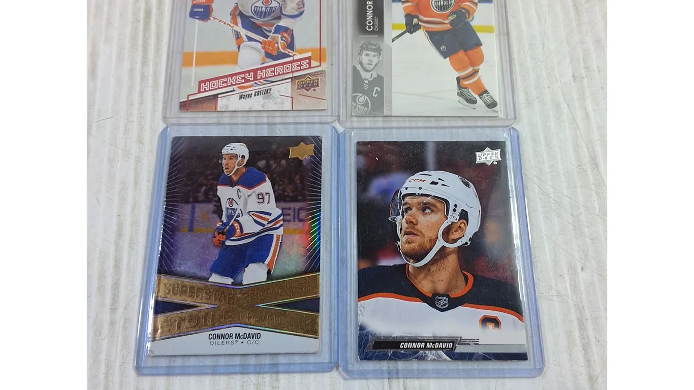 Wayne Gretzky, Connor McDavid Hockey Cards - Cannot Authenticate
