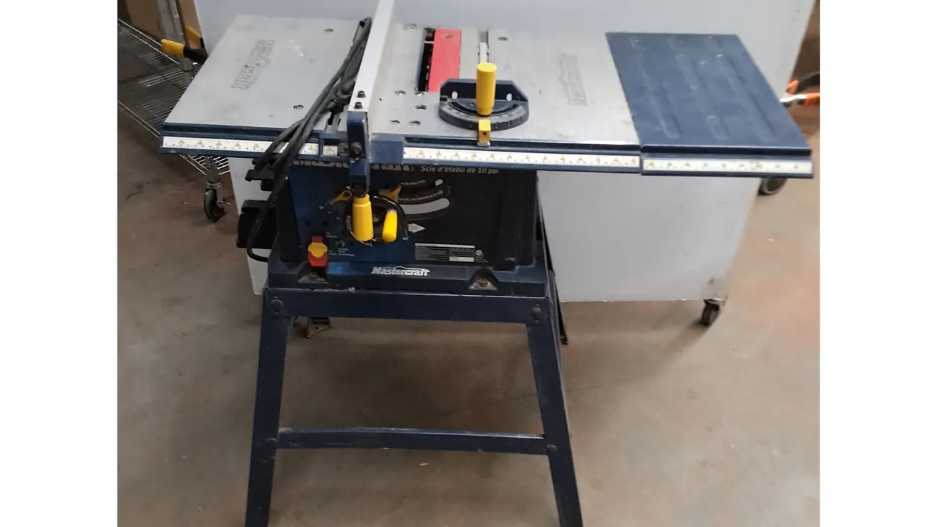 * Mastercraft Table Saw - Tested - 36x18x34" - Cannot Ship