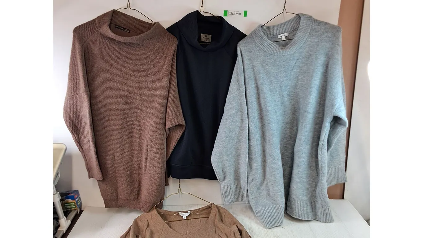 (4) Sweaters, Wind River, Black tape, Rectangular, R Essentials, Sizes L, XL, XXL