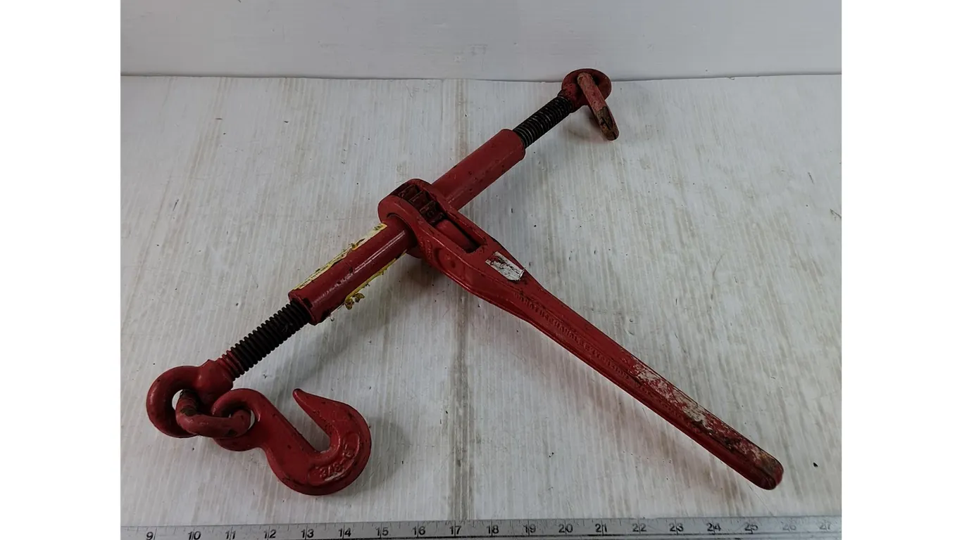 Red Ratchet Chain Binder