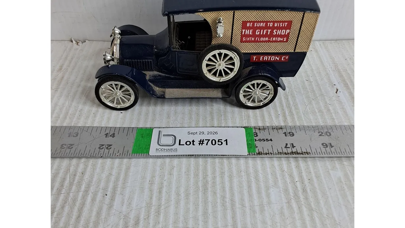 (1) ERTL Die-Cast 1913 Ford Model T Van Featuring T.Eaton Co. Advertising