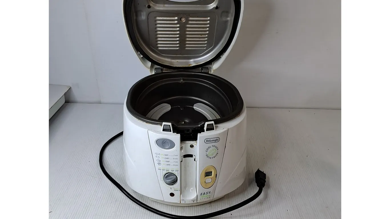 De'Longhi Cool-Touch Roto Fryer (powers on, cannot ship)