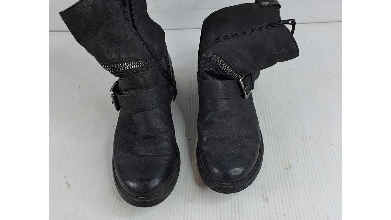 Leather Woman's Boots - Size 38EU