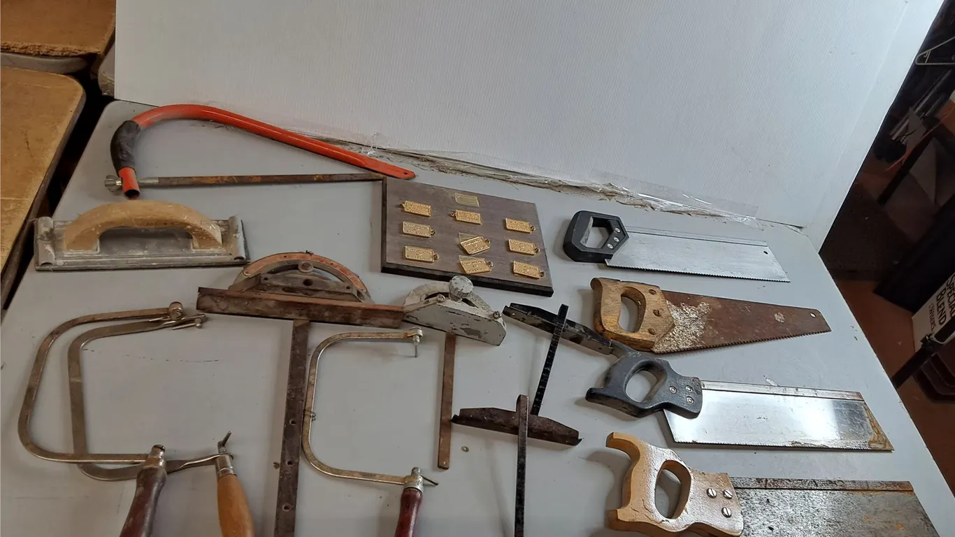 Hand Saws up to 17", Miter Gauge, Edge Guides, Misc. Can't Ship