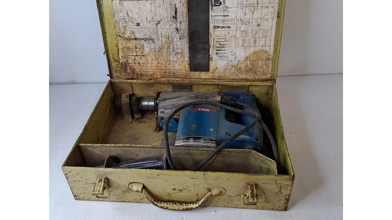Bosch Rotary Hammer Drill (powers on)