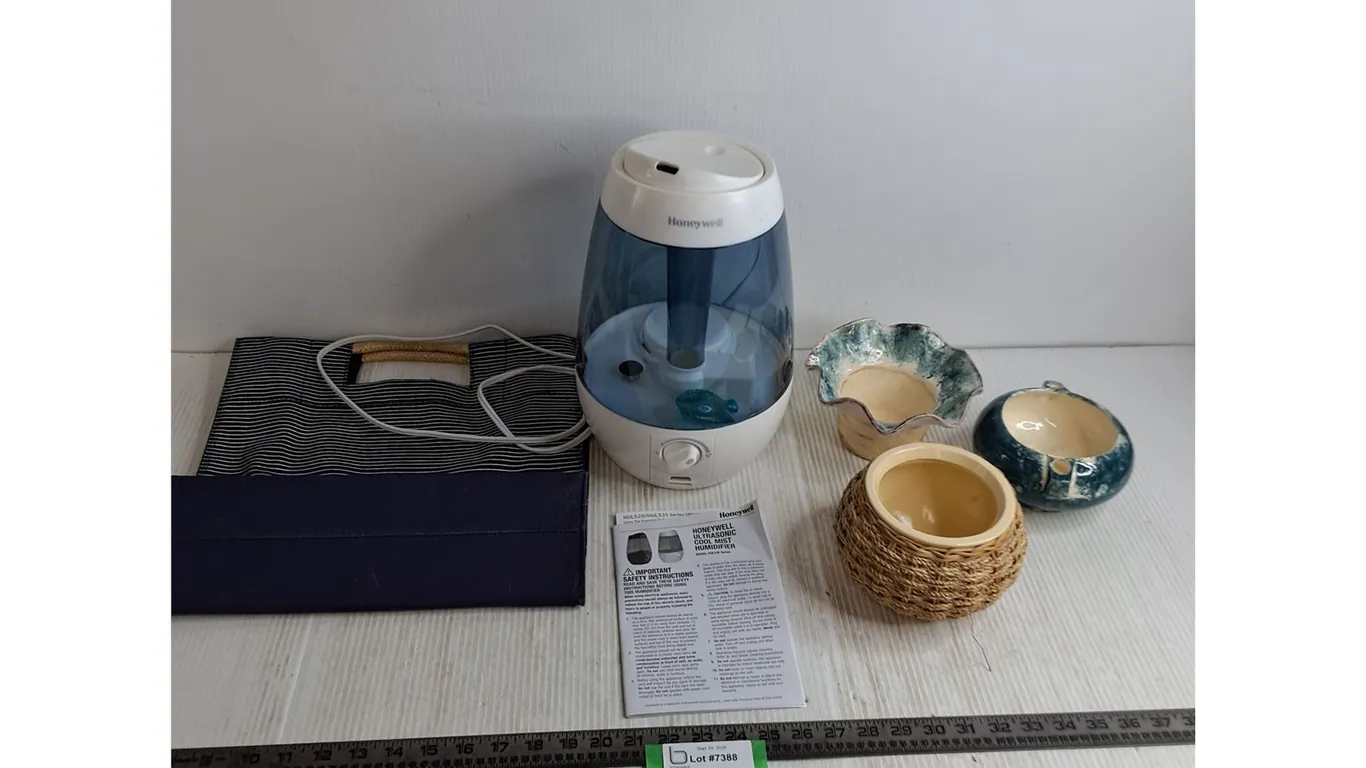 Honeywell Cool Mist Humidifier - Powers On, Ceramic Bowls. Fabric Tote Bag