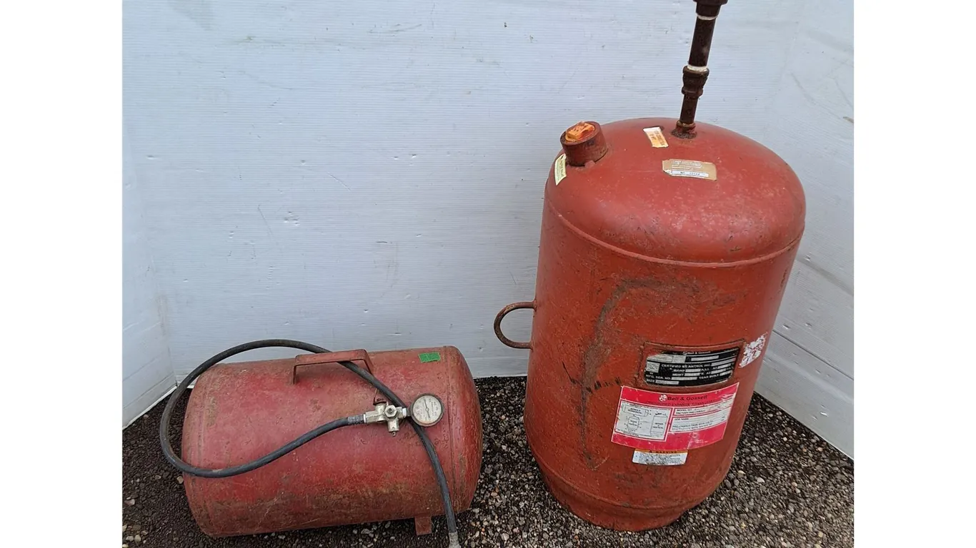 **(1) Air Tank, (1) Pressurized Expansion Tank No Shipping