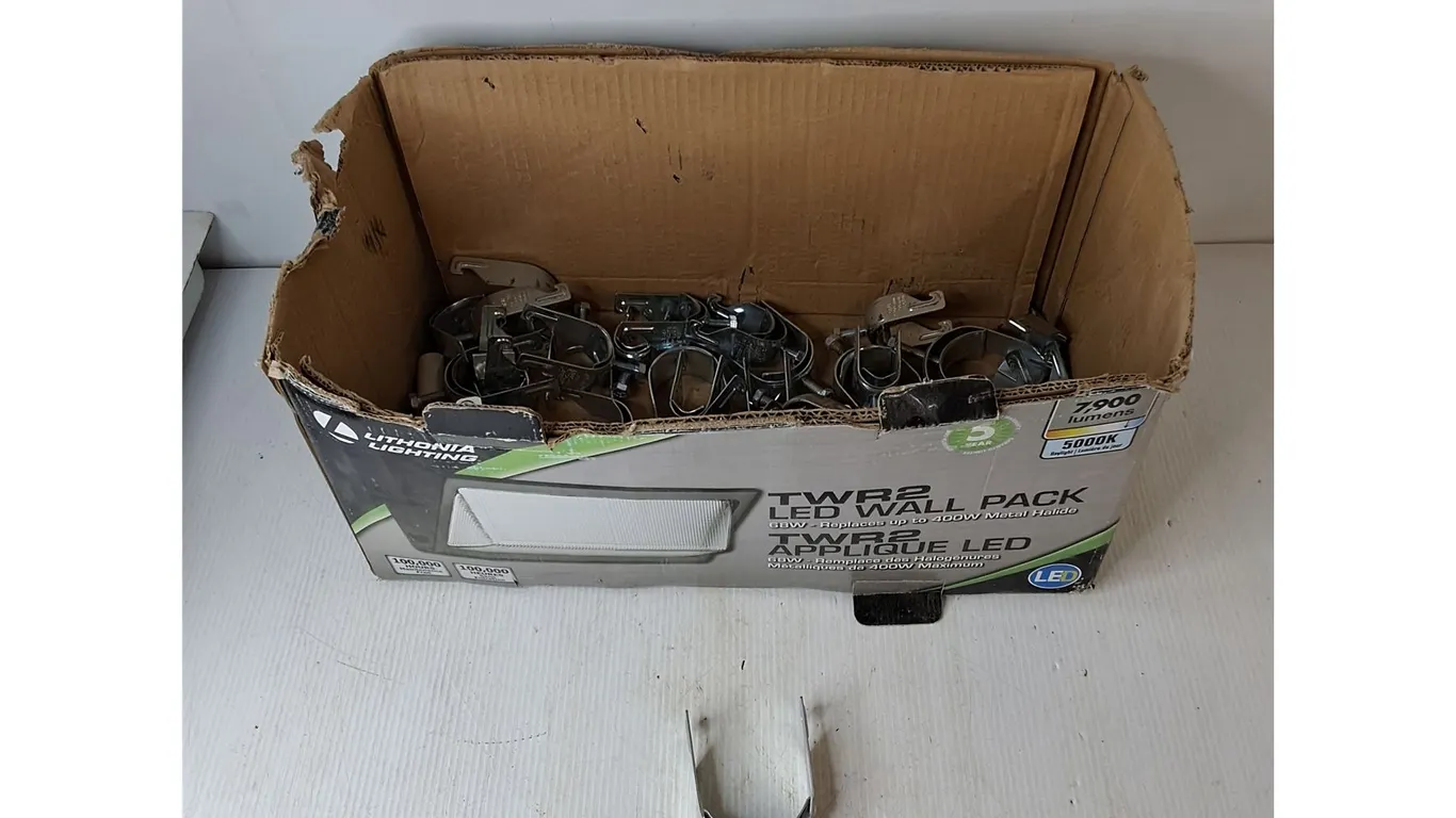 Box Of Thomas & Betts Cable Clamp & Superstrut Cobra Clamp