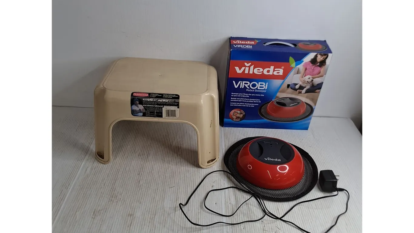 Rubbermaid 9" Step Stool, Vileda Robot Sweeper - Powers On