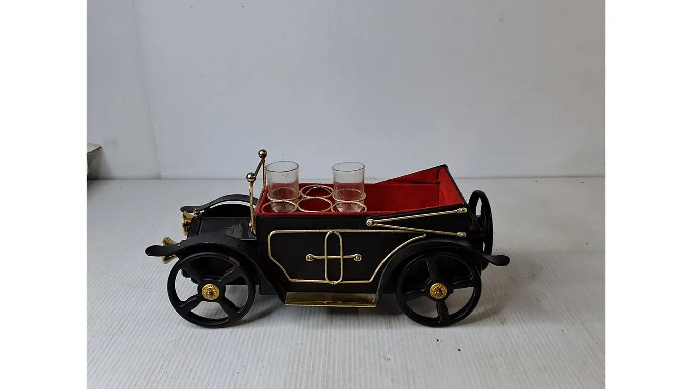 Vintage Musical Novelty Car Decanter And Shot Glass Barware Set