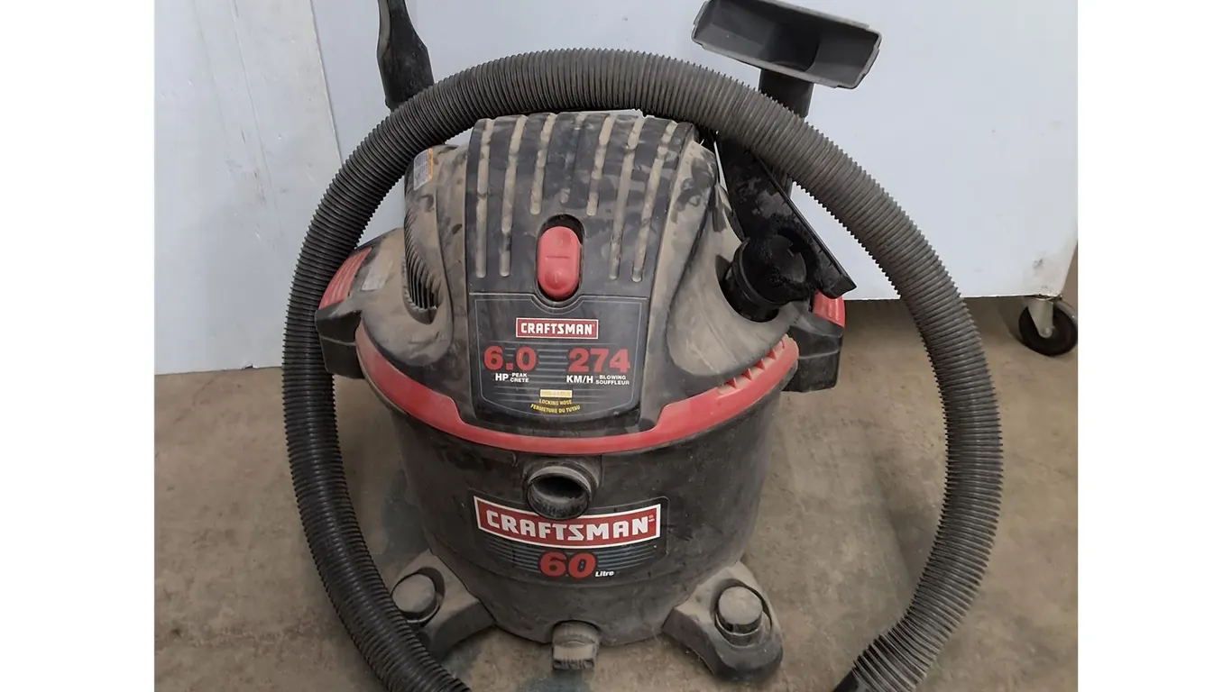 * Craftsman 60 Litre Shop Vacuum w/Accessories - Tested - 22" High x 22" Diameter - Cannot Ship