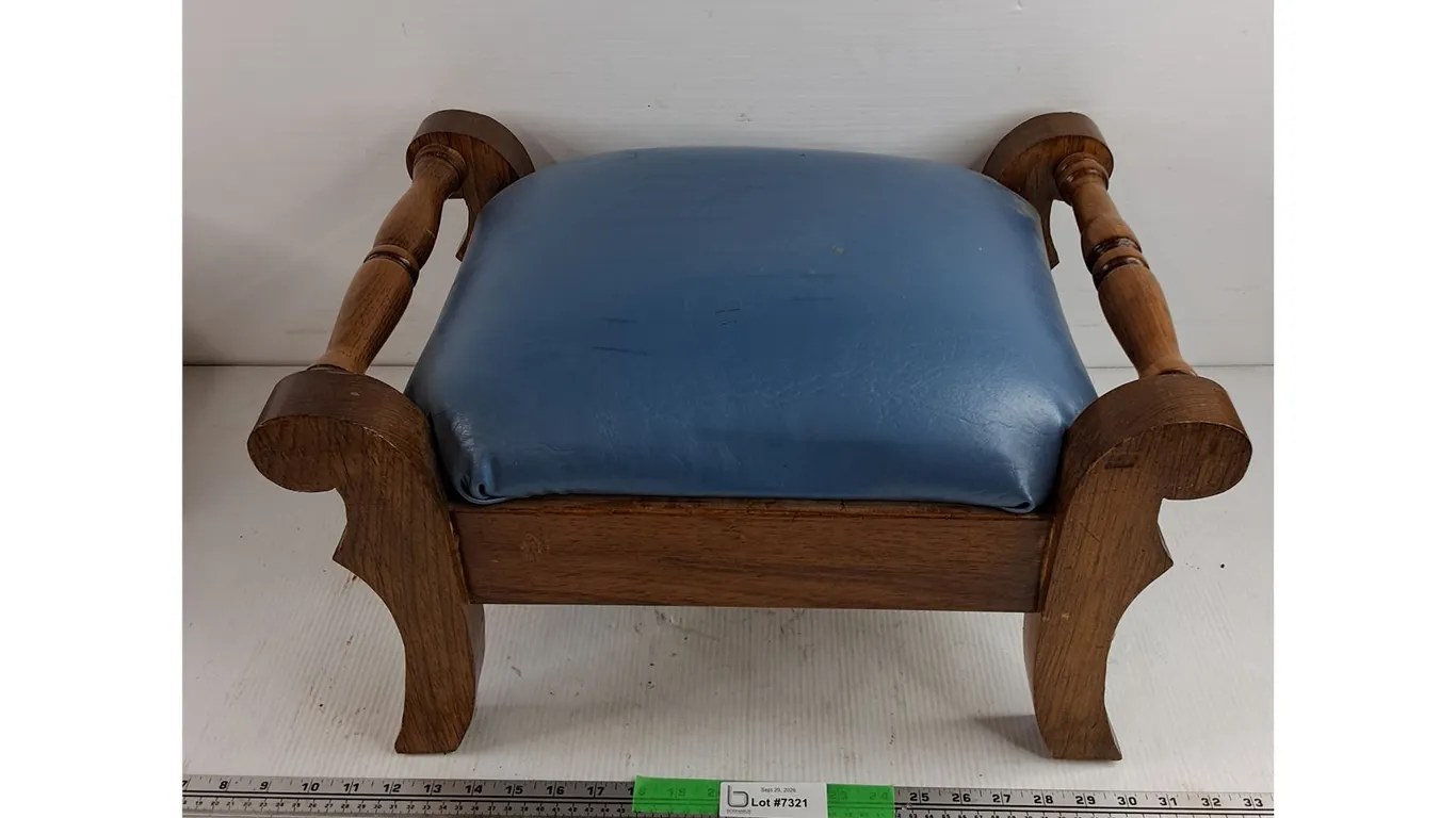 Foot Stool 20" x 14" x 11", Pickup Only