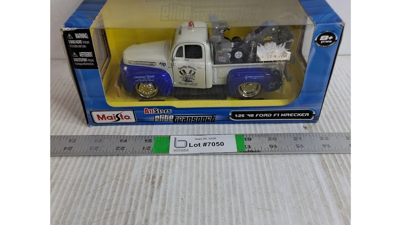 1:25 Die-Cast 1948 Ford F1 Wrecker (NOS)