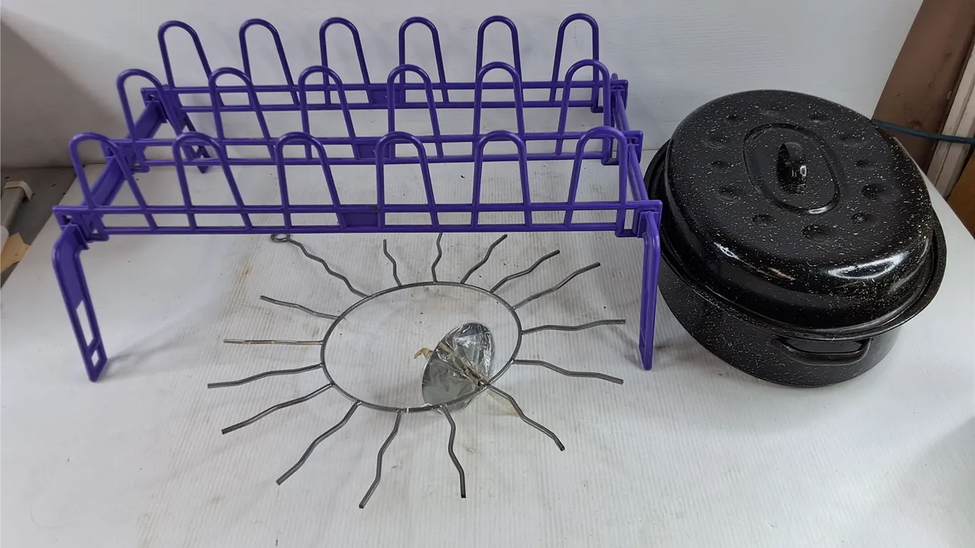 Plastic Rack, Hanging Decor, Broiler w/Lid