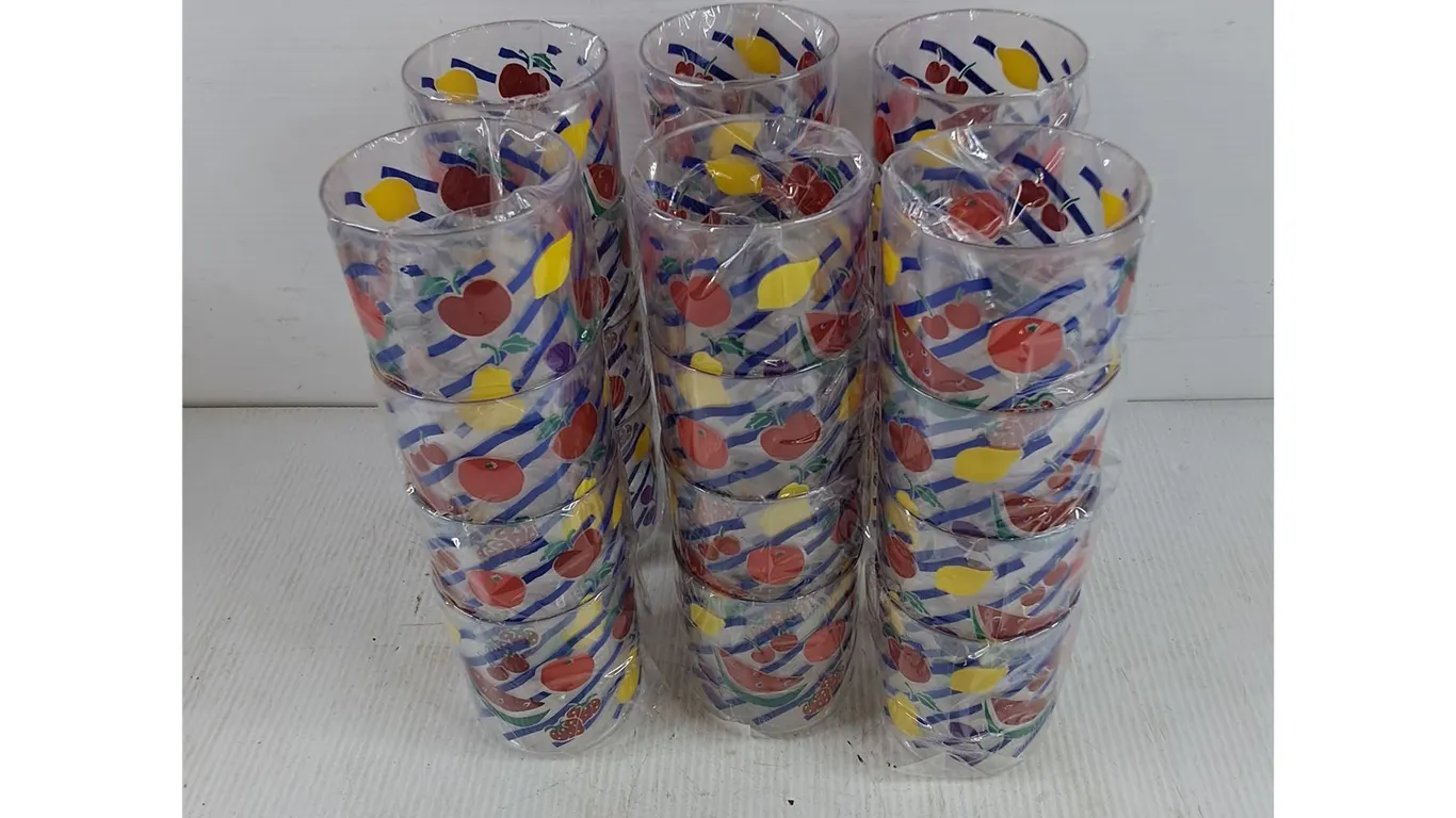 (24) Plastic Party Glasses