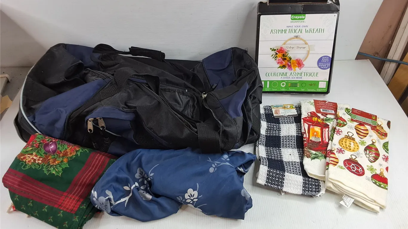 Large Sports Bag, Wreath Craft Kit, Christmas Towels, Misc