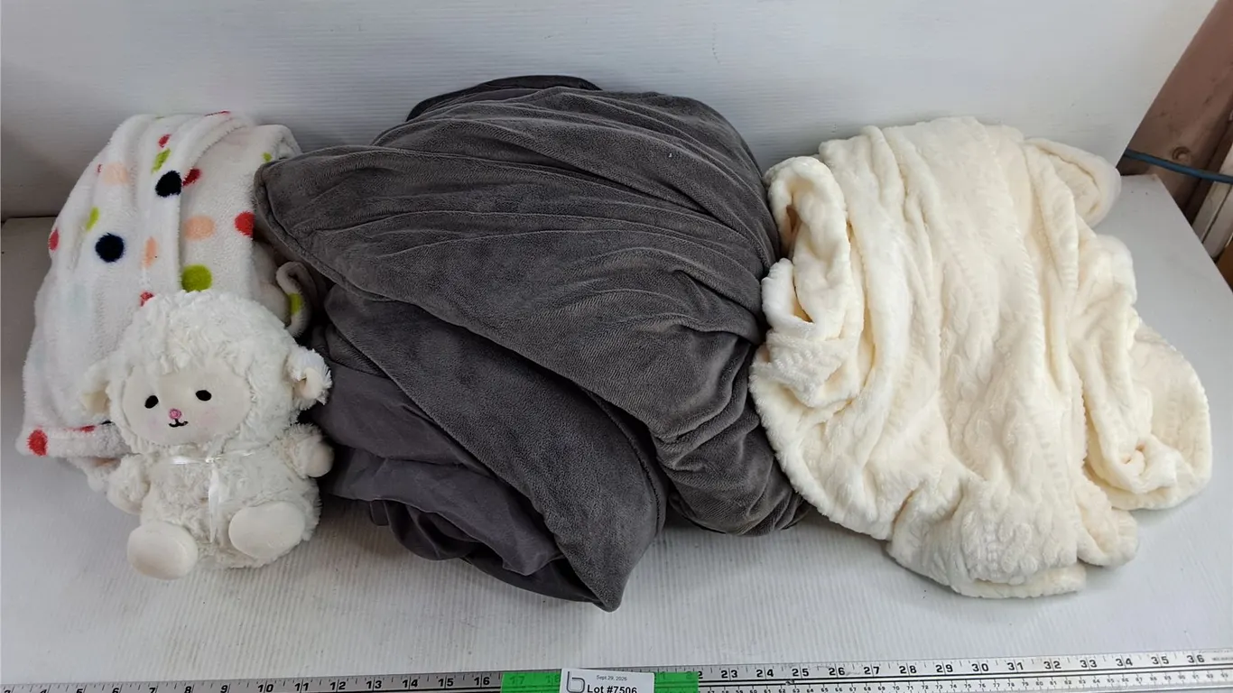 Throw Blanket, Weighted Blanket - Size Twin, Bathroom Robe & Plush Sheep