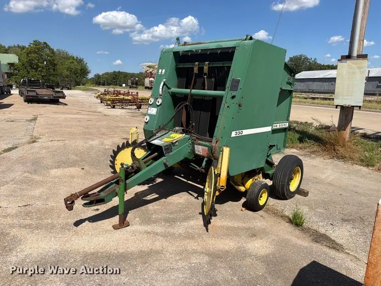 John Deere 330 round baler