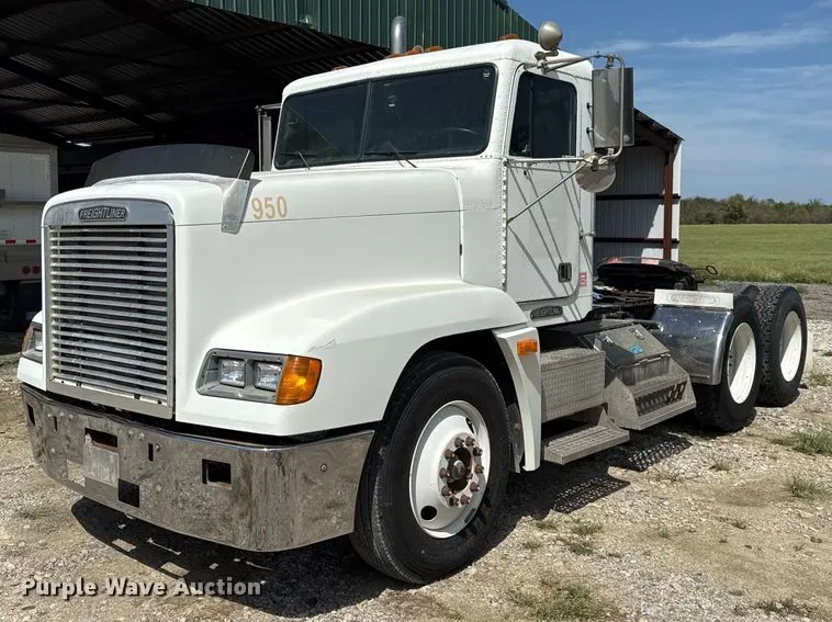 1996 Freightliner FLD semi truck