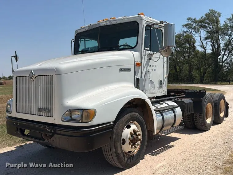 1999 International 9100 semi truck