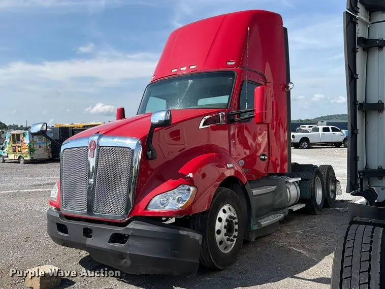 2019 Kenworth T680 semi truck