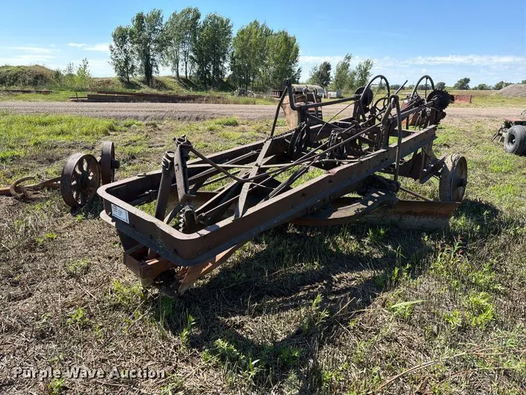 Russel Grader Manufacturing pull type grader