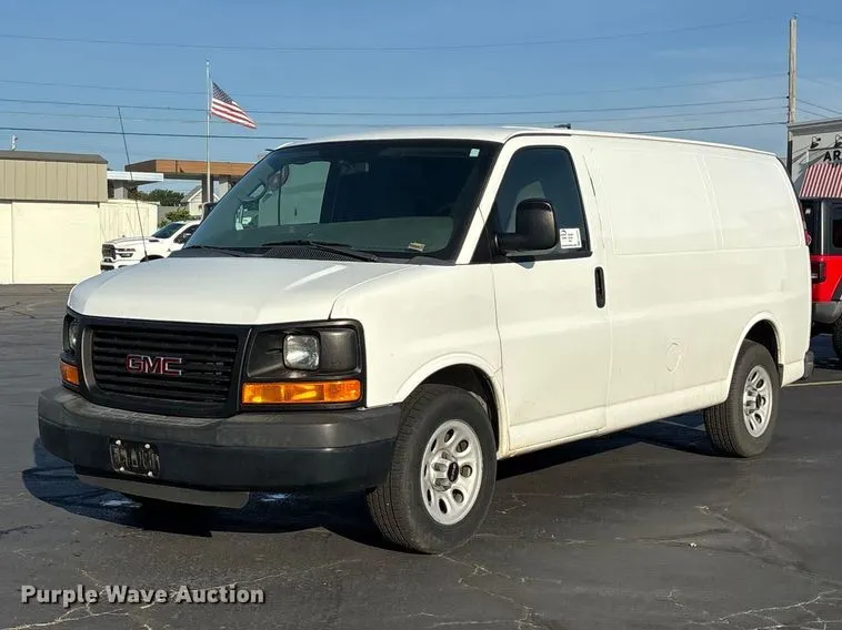 2013 GMC Savana 1500 van