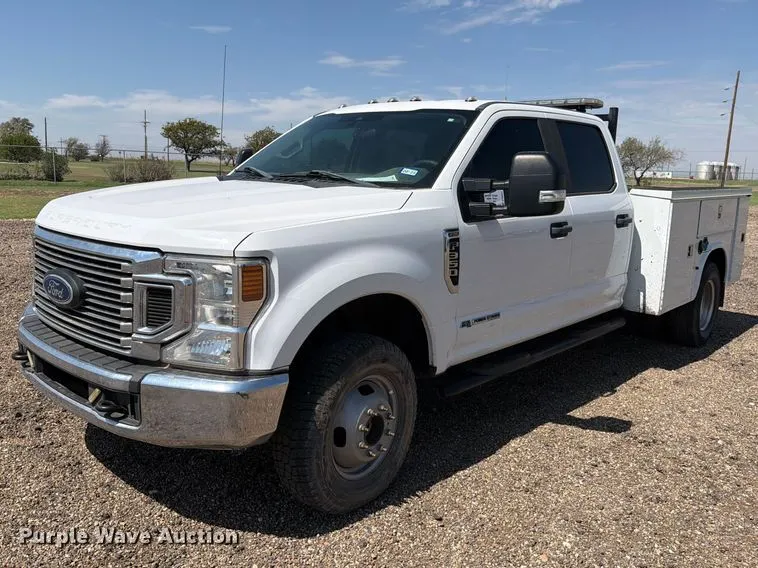 2020 Ford F350 Super Duty Crew Cab utility bed pickup truck