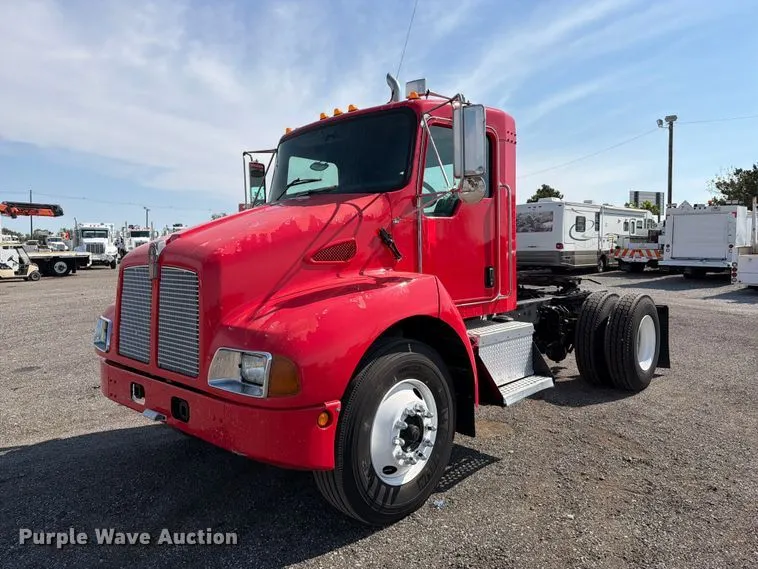 2004 Kenworth T300 semi truck