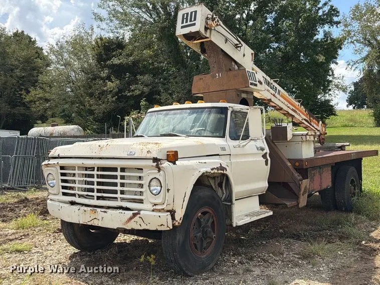 1979 Ford F800 crane truck