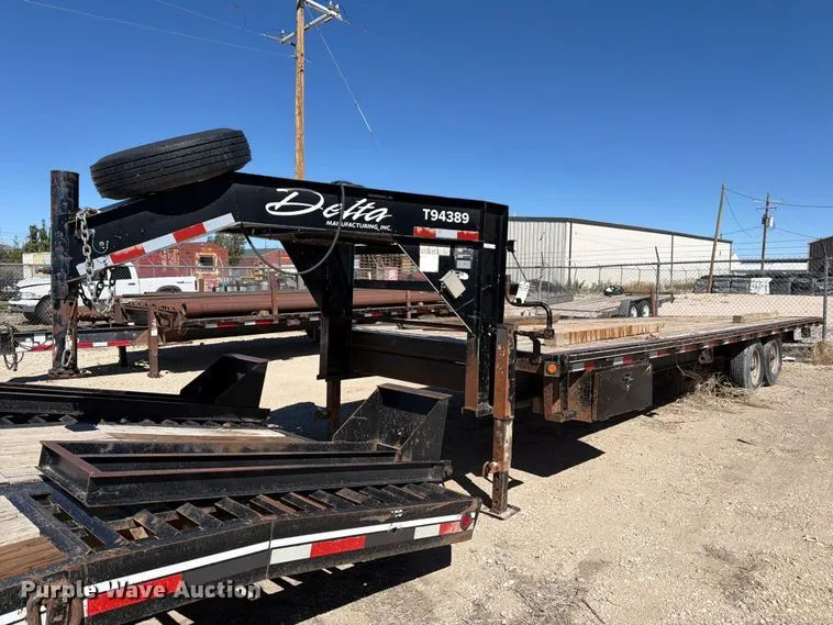 2009 Delta Manufacturing FS equipment trailer