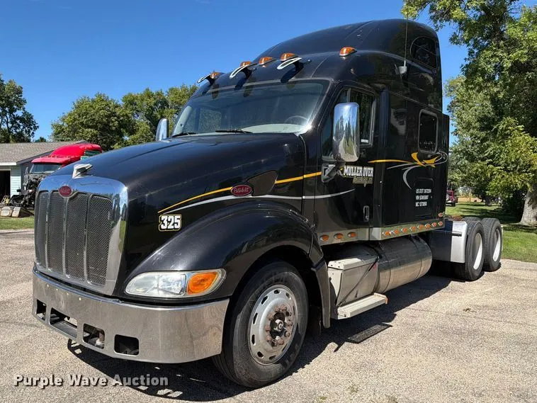 2005 Peterbilt 387 semi truck