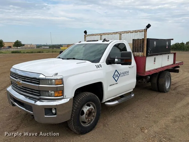 2015 Chevrolet Silverado 3500HD flatbed pickup truck