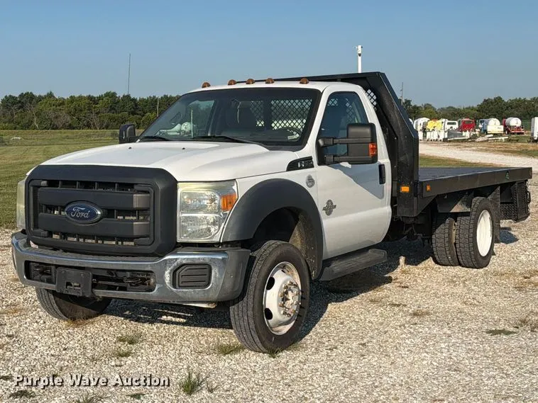 2015 Ford F550 Super Duty XL flatbed truck
