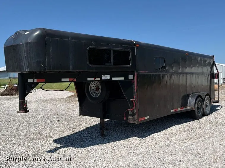 1996 Diamond D Featherlite livestock trailer